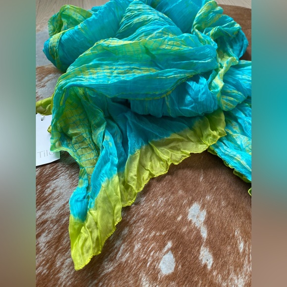 TILO Scarves NEW Silk Crinkle Cutie with Tags. Gorgeous ๐ - Picture 5 of 10